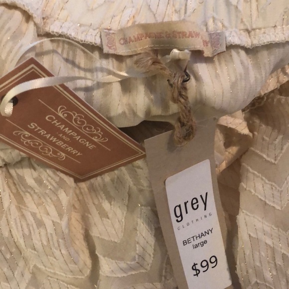 Off shoulder cream top - Picture 5 of 8